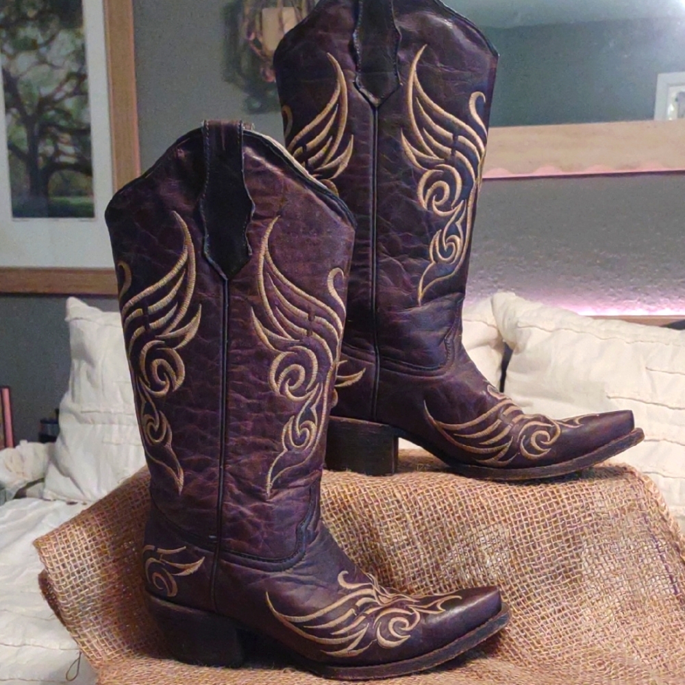 CORRAL Women's Tobacco Embroidery Snip Toe Cowgirl Boots
